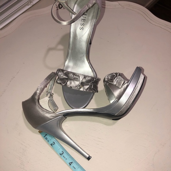 Guess taupe heels - Picture 5 of 5